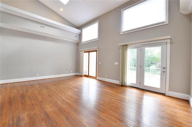 Building Photo - 8940 Ladue Rd
