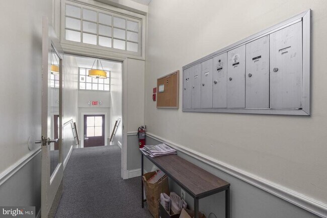 Building Photo - 242 S 13th St