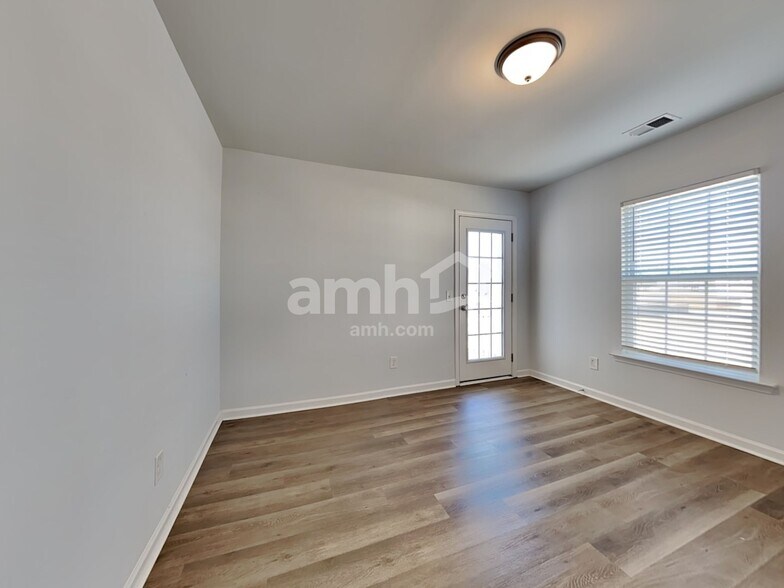 Building Photo - 139 Stagecoach Ave