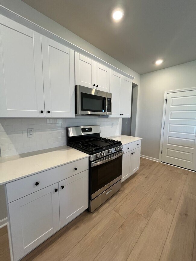 Building Photo - 1038 Adirondack Dr