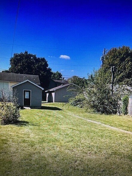 Building Photo - 423 S 2nd St