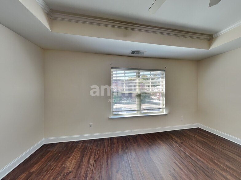 Building Photo - 2393 Folsom St