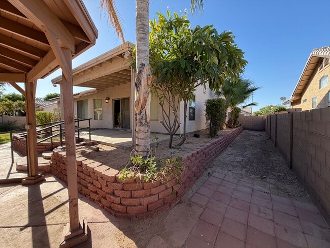 Building Photo - 3 BEDROOM HOME IN FALLS RANCH!
