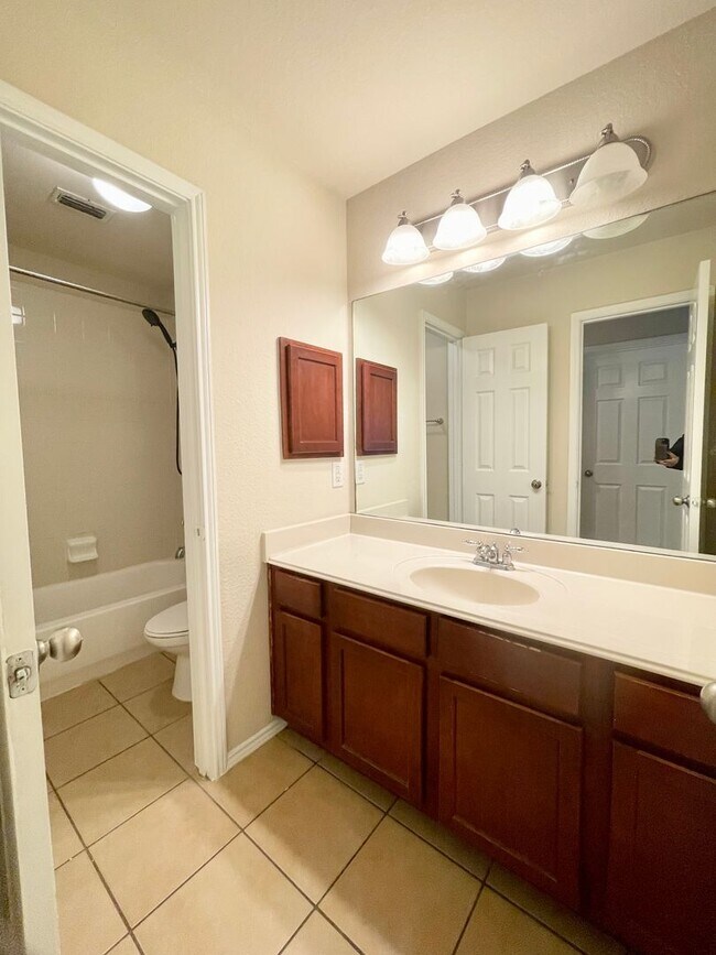 Building Photo - 4 Bedroom 1 story Duncanville ISD