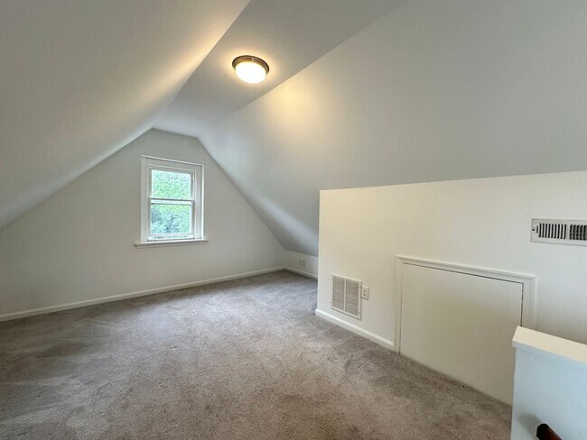 Building Photo - 200 W Cherry Ln