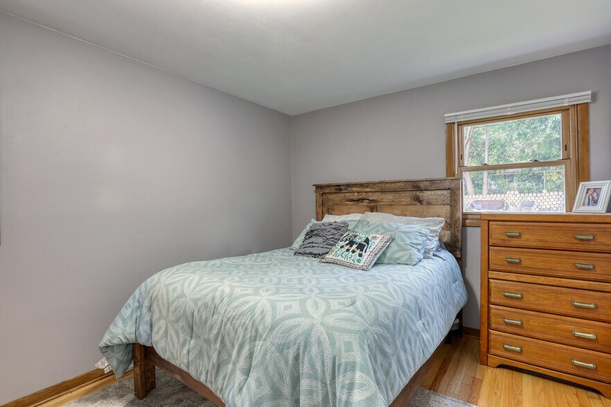 second bedroom - 11918 W Dearbourn Ave