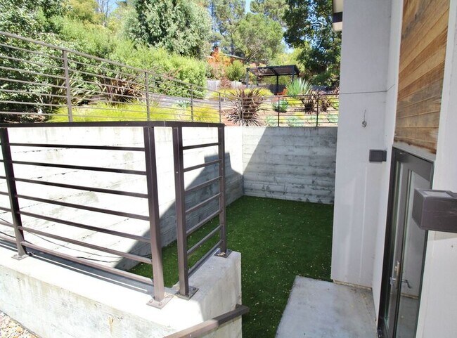 Building Photo - 9 Wilkins Pl