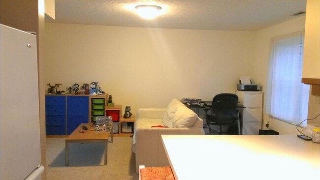 Building Photo - Woods Edge End Town Home with 2 Car Garage - Rent TBD