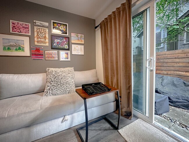 Building Photo - Modern 3 bed/ 2.5 bath townhome in Ballard!