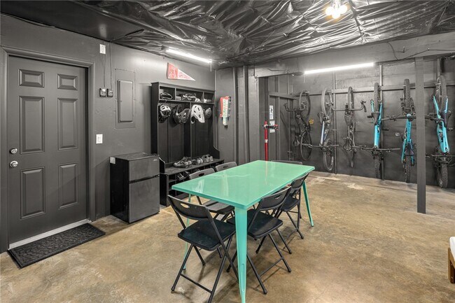 Building Photo - 2 Southport Ln