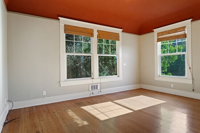 Building Photo - 2129NW