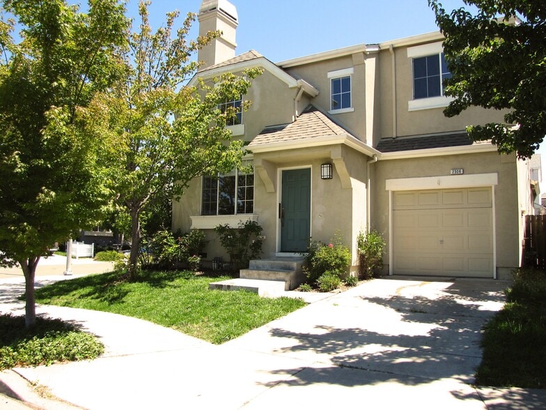 Primary Photo - 2306 Francisco Ave