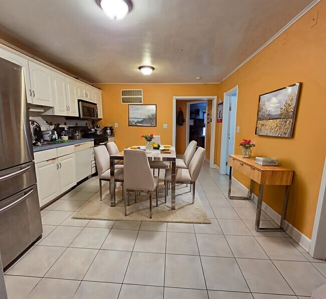 Building Photo - 132 42nd St