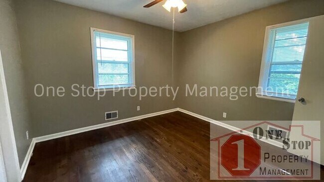 Building Photo - Beautiful 3 Bedroom/ 1.5 Bathroom Home in ...