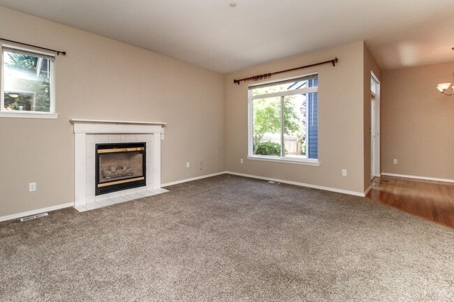 Building Photo - Charming 3-bedroom Craftsman Style DuPont ...