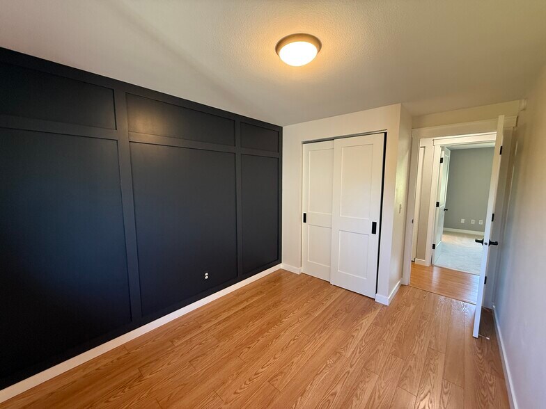 Building Photo - 21654 SW Columbia Dr