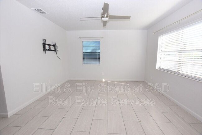 Building Photo - 117 Flamingo Dr