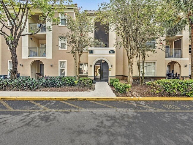 Building Photo - 2433 Centergate Dr