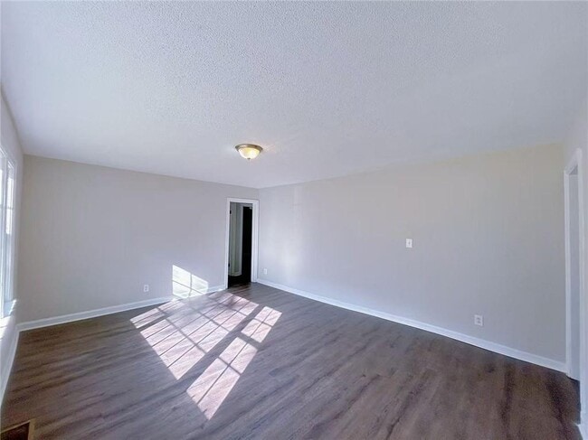 Building Photo - 2126 Ivydale St