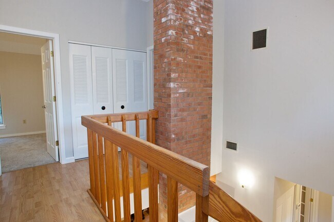 Building Photo - Stratton Forest Condo