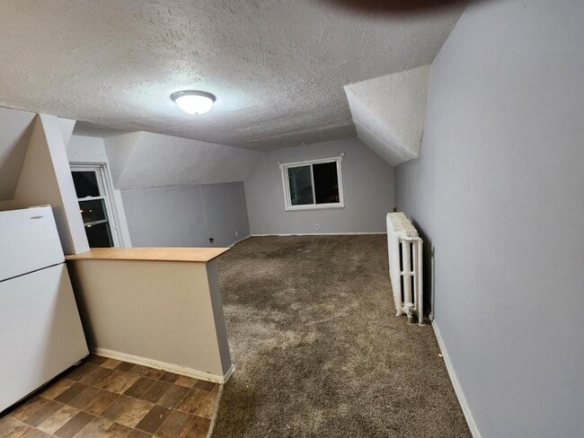 Building Photo - 460 Rose Ln NE