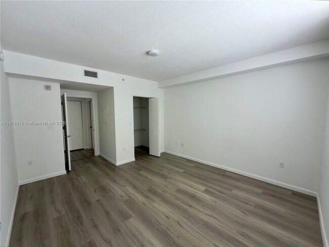 Building Photo - 18800 NE 29th Ave