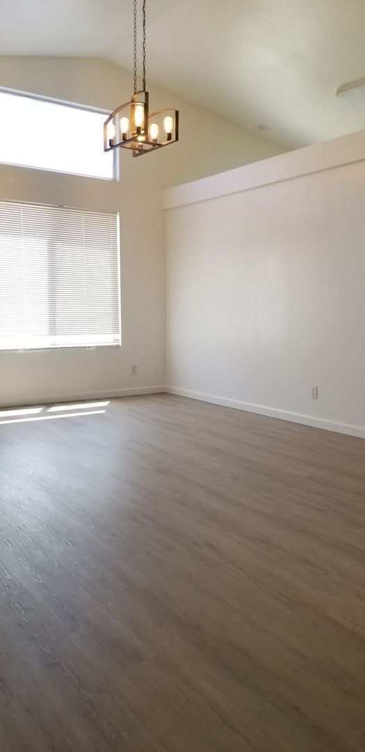 Building Photo - 5903 Golden Sunset Ct