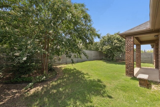 Building Photo - 1733 Lark Ln