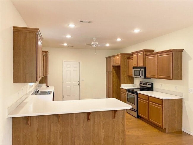 Building Photo - 4 Sullivan Ln