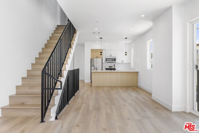 Building Photo - 5048 Cleon Ave