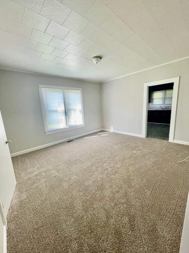 Building Photo - Must see this adorable 2 bed 1 bath bungal...