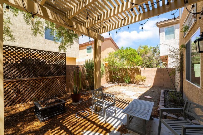 Building Photo - Charming 3 Bedroom Home in the Heart of So...