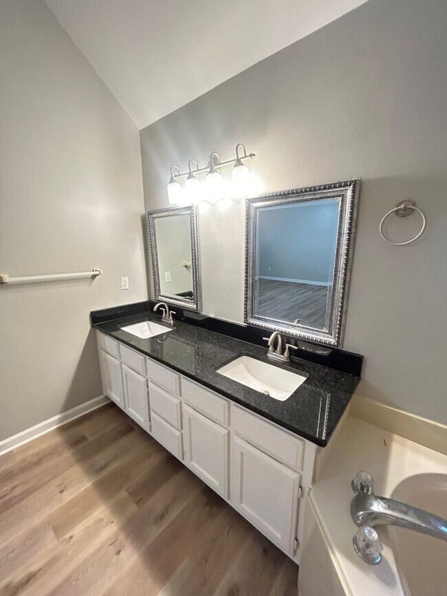 Building Photo - Newly Renovated Cordova Home! Offering ove...