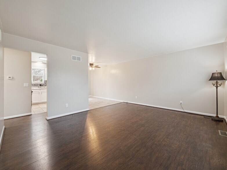 Open concept living room - 8204 Toepfer Rd