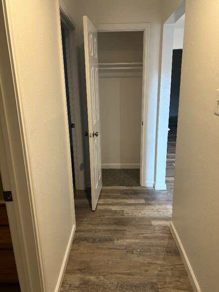 Building Photo - 801 Summit Dr