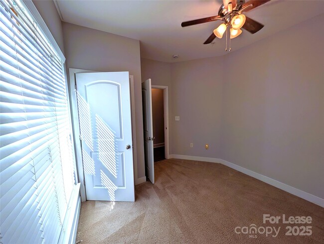 Building Photo - 841 Seigle Point Dr