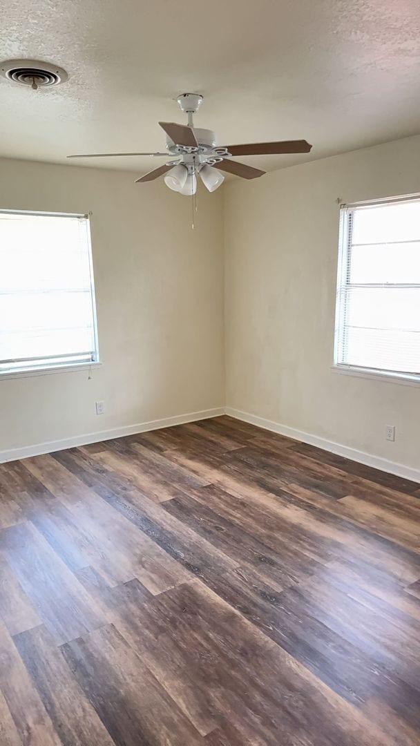 Building Photo - 3 bedroom 1.5 bathroom! HOUSING ACCEPTED!