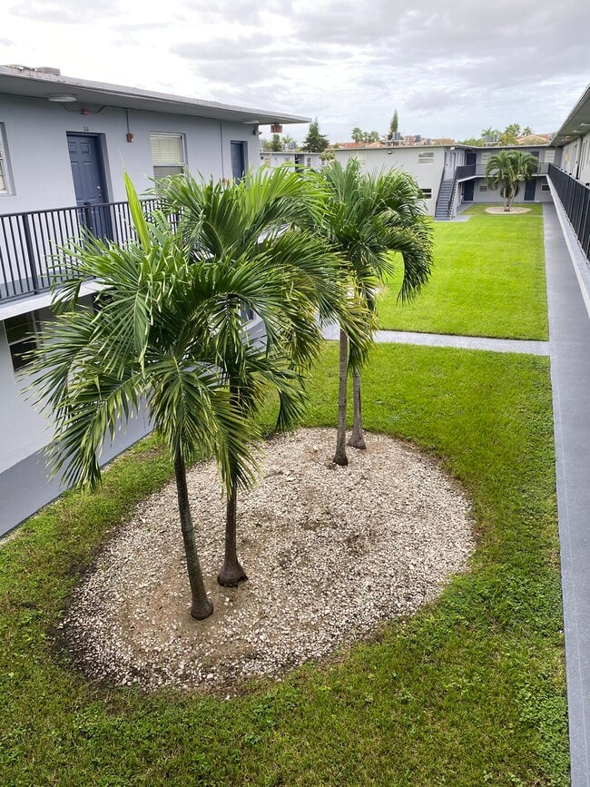 Patio - 4250 SW 67th Ave