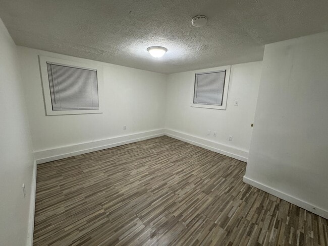 Building Photo - Now showing this 1BR, 1BA located at 960 1...