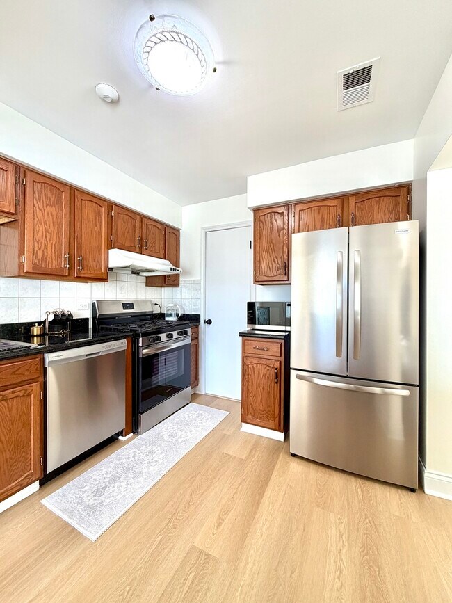 Building Photo - 1212 Williamsport Dr