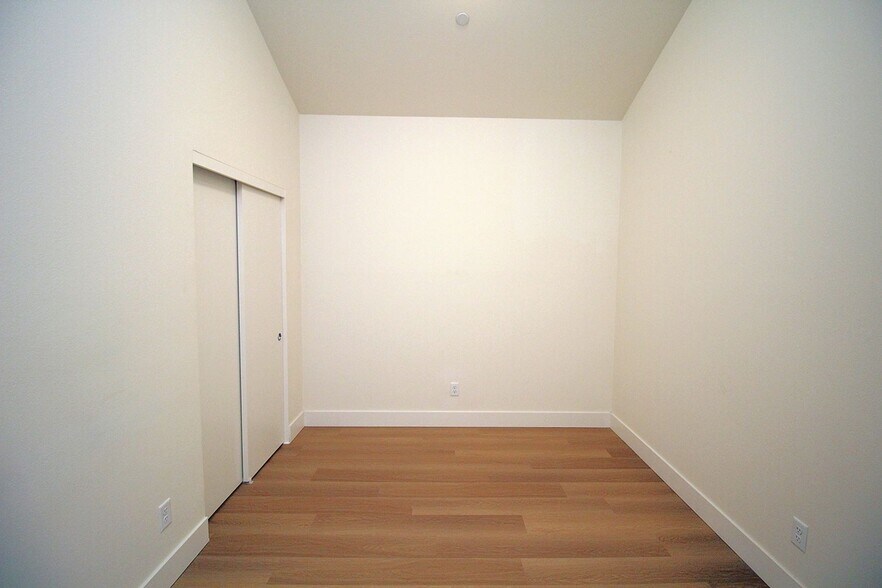 Building Photo - 8417 SW 24th Ave