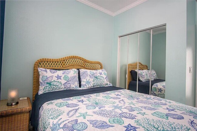 Building Photo - 5031 5th Ave