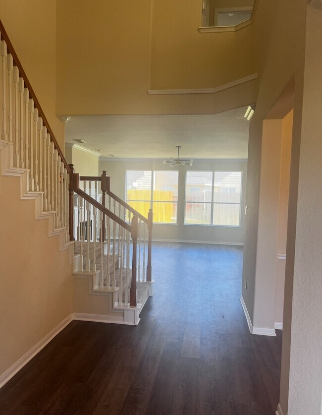 Building Photo - 8411 Spotslyvania Ln