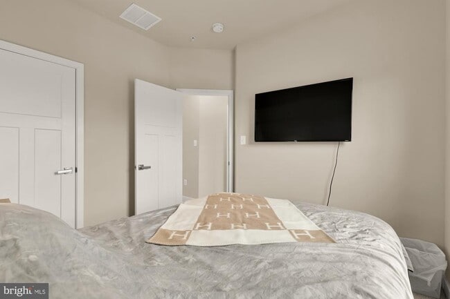 Building Photo - 9639 Tall Oaks Rd