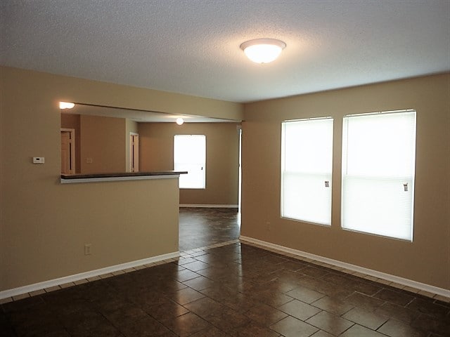 Building Photo - 2170 Bridlewood Dr