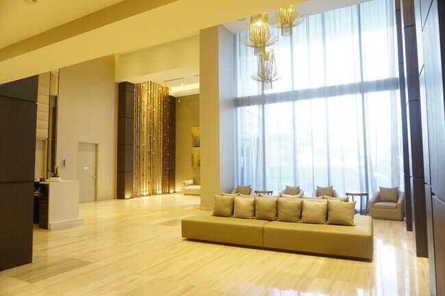 Building Photo - 1010 SW 2nd Ave