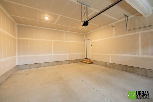 Building Photo - 12406 E Dickens Ln