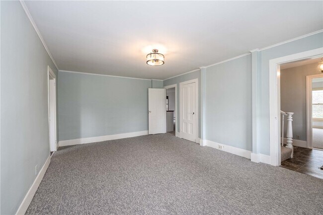 Building Photo - 1253 Fairport Rd