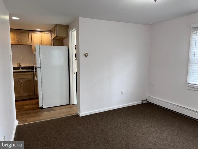 Building Photo - 6 N Main St