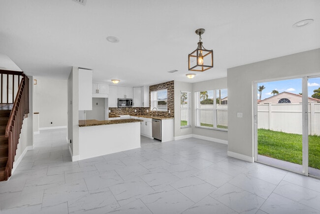 Building Photo - 491 SW 182nd Way